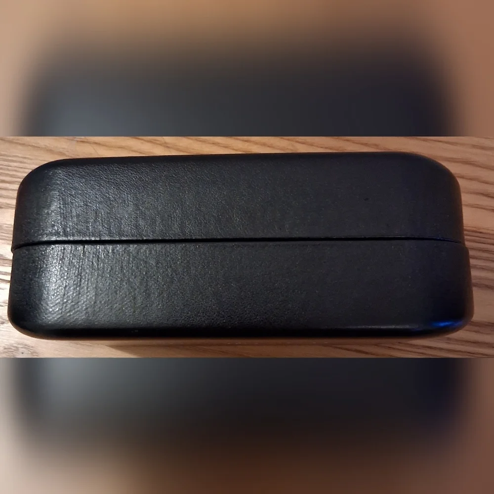 NWT Marc Jacobs Black Vegan XL Hard Clam Shell Glasses Travel Case & Wipe
